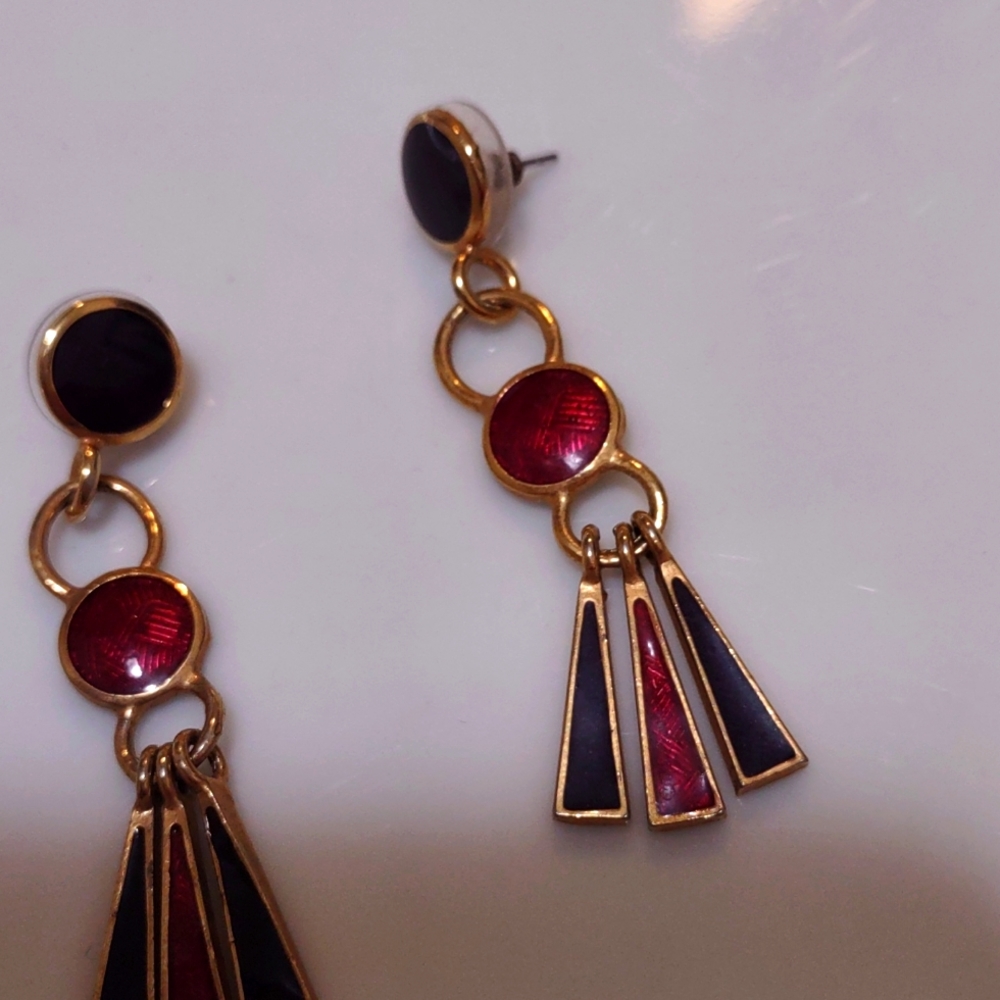 Red and black fan tail earrings NWOT